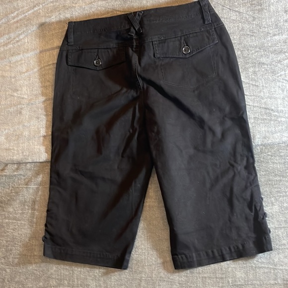 Gloria Vanderbelt, black capris, size 8 (23-123) - Picture 7 of 8